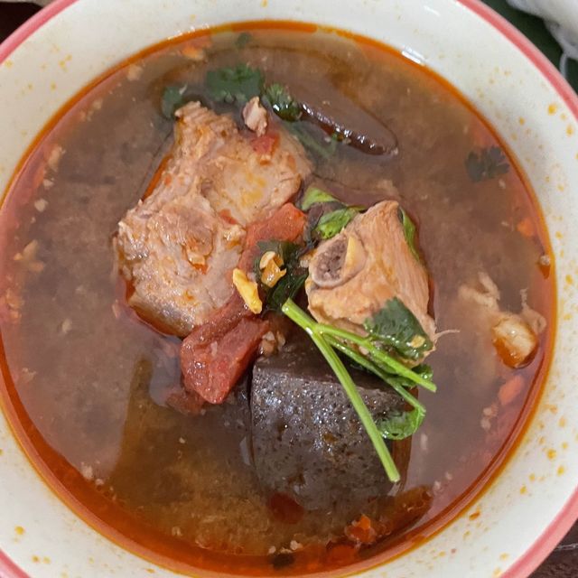 ร้านอาหารเหนือพื้นเมืองสไตล์น่าน
