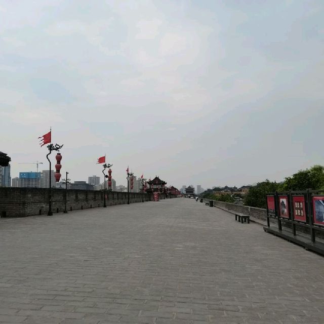 Bicycle ride on Xi'an Wall