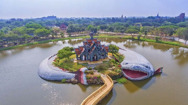 Giant Creature Fear - Thailand's Catfish Temple