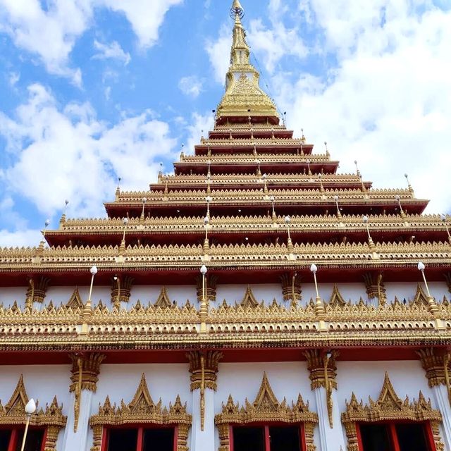  เที่ยวชมวัดหนองแวง (พระมหาธาตุแก่นนคร)