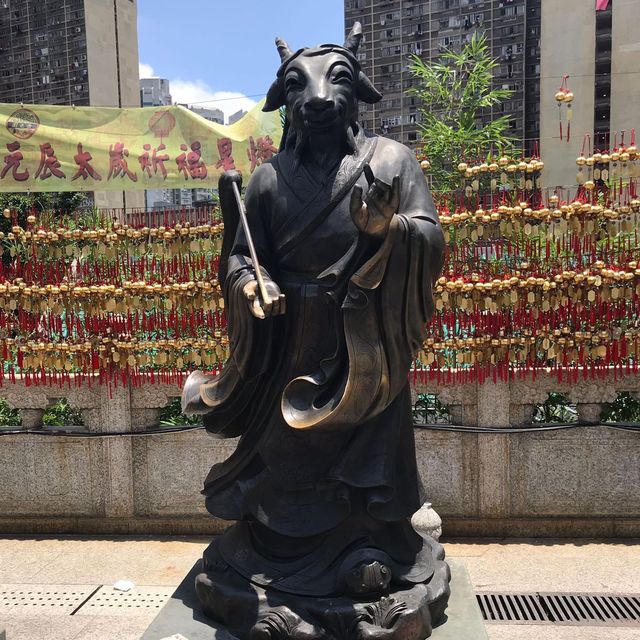🇭🇰 Worshipping idols at Wong Tai Sin
