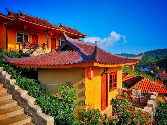 บ้านรักไทย หมู่บ้านในสายหมอก 