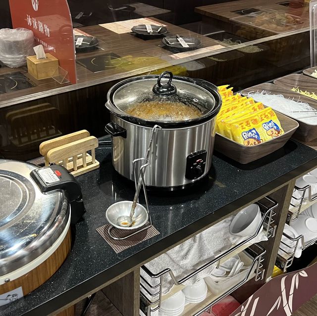 新莊好吃火鍋，沐沐鍋物｜各式蔬菜、火鍋料、主食自助式吃到飽