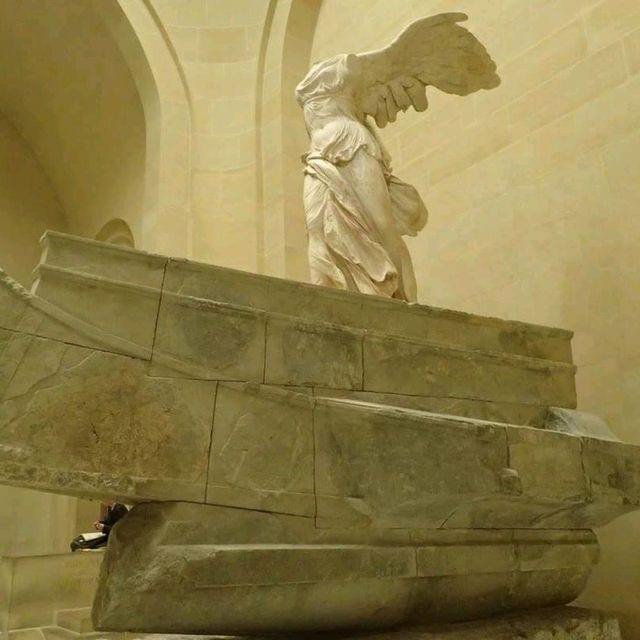 Lourve - The World Most Popular Musuem