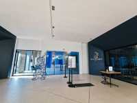 โรงแรมหรูติดถนนใหญ่ "Blue Rabbit Hotel"
