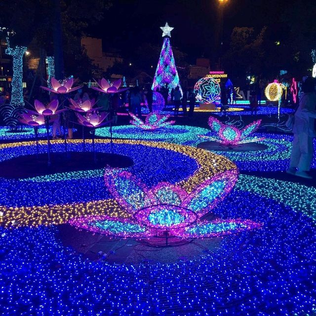 ชมแสงสีอลังการ ที่ ประตูท่าแพ เชียงใหม่