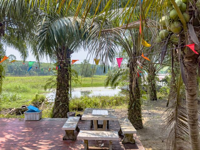 ร้านอาหารพื้นเมืองริมน้ำ จ. สุราษฎร์ธานี