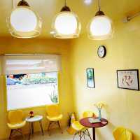 yellow cup คาเฟ่มินิมอลสไตล์