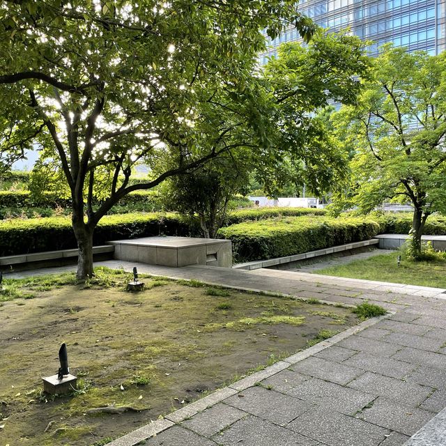 都市部の観光地の中にある自然豊かな公園