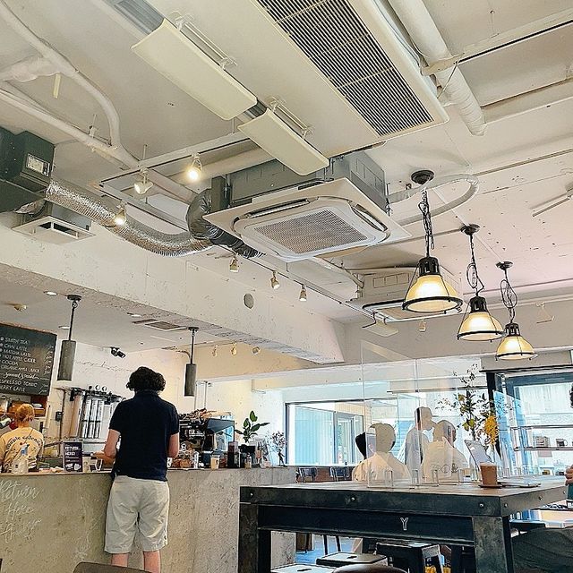 表参道　無機質穴場カフェ《LATTEST》