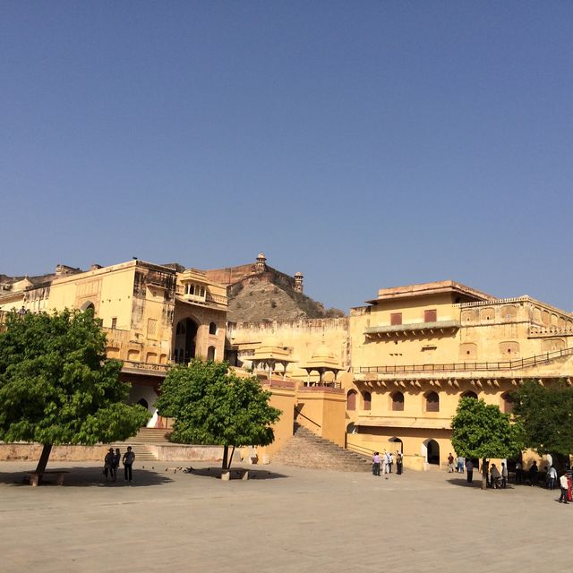 the gigantic Amer Fort