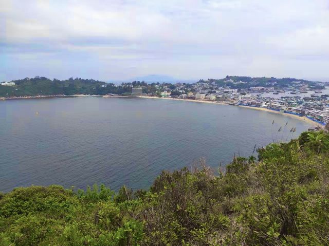 長洲東灣海灘：吃著西瓜冰和大魚蛋曬太陽