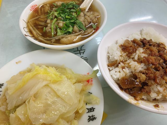 台北東區傳統小吃店-阿財魚翅羹，便宜美味好吃😋