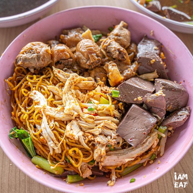 ก๋วยเตี๋ยวไก่มะระริมนาอย่างเด็ดพิกัดราชพฤกษ์