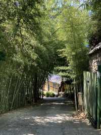 부산 바다 위의 절