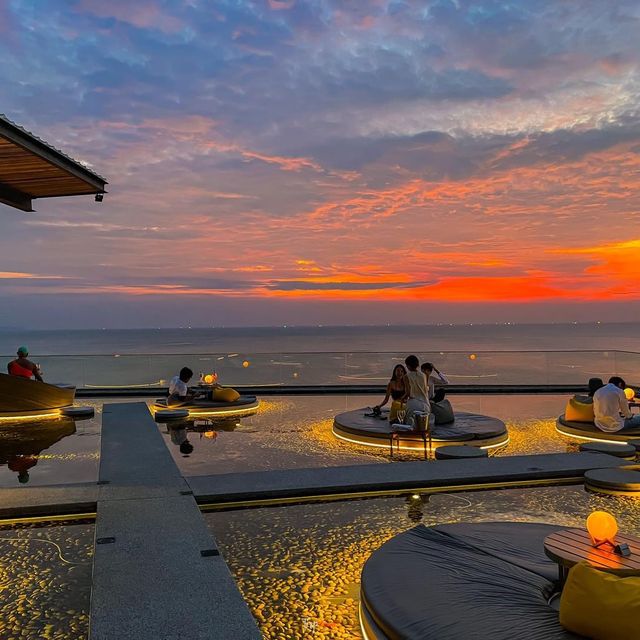 ที่พักติดริมชายหาด rooftop beachbar seafood 