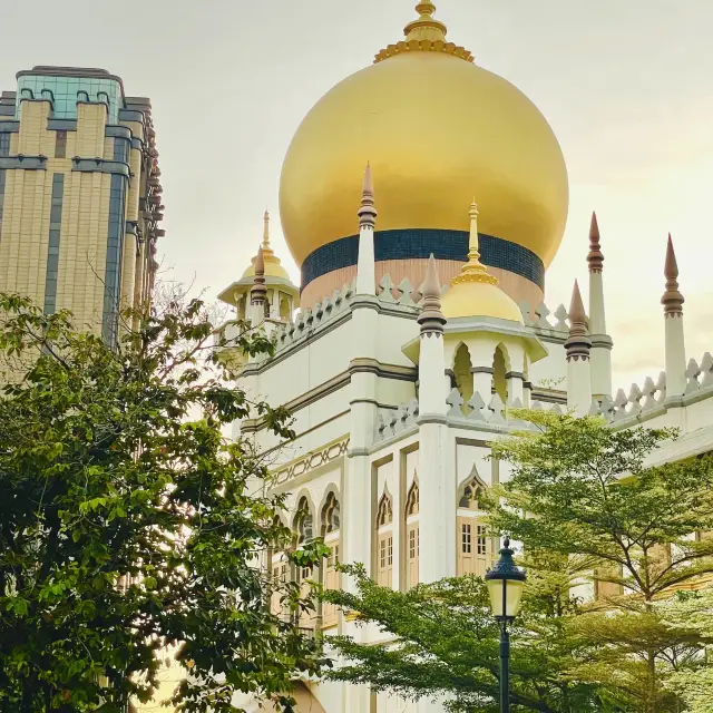 【シンガポール】ゴールドの巨大ドームが目印‼外観だけでもサルタンモスクに行ってみて🫶