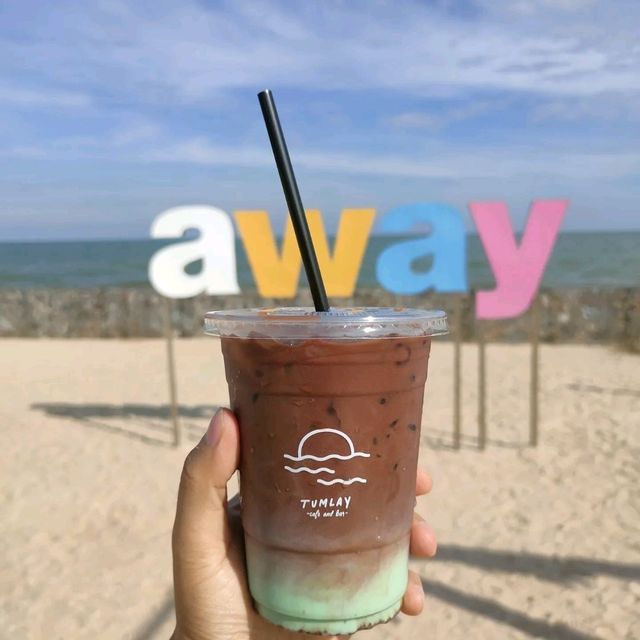 Tumlay Café and Barคาเฟ่ชิคๆริมทะเลบรรยากาศส่วนตัว