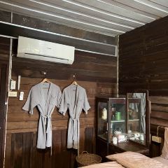 Si Yaek Huatakhe Cafe & Guesthouse User Photo