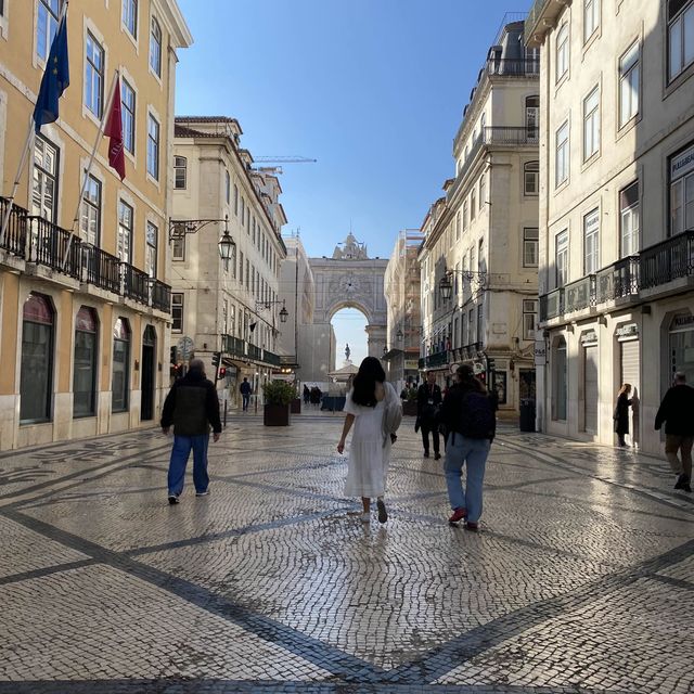 리스본 최대 규모의 광장, 코메르시우 광장🇵🇹