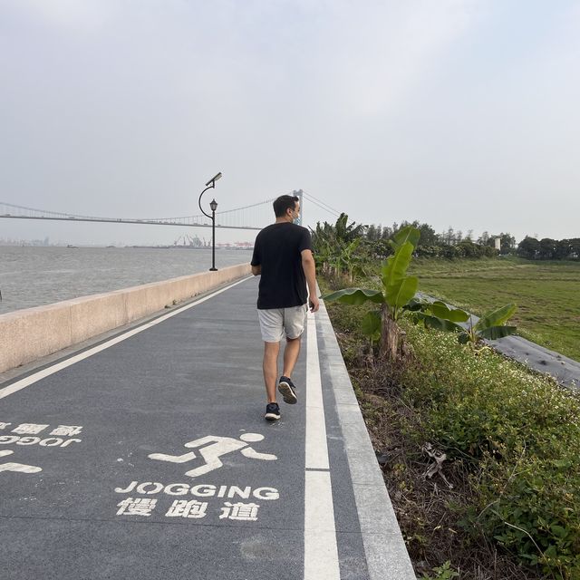 Take a boat ride to an island in Guangzhou