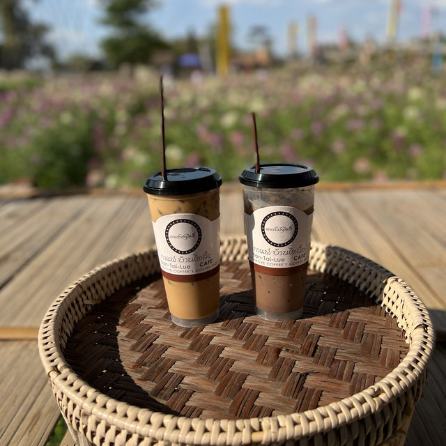 ร้านกาแฟบ้าน ๆ วิวสุดปัง