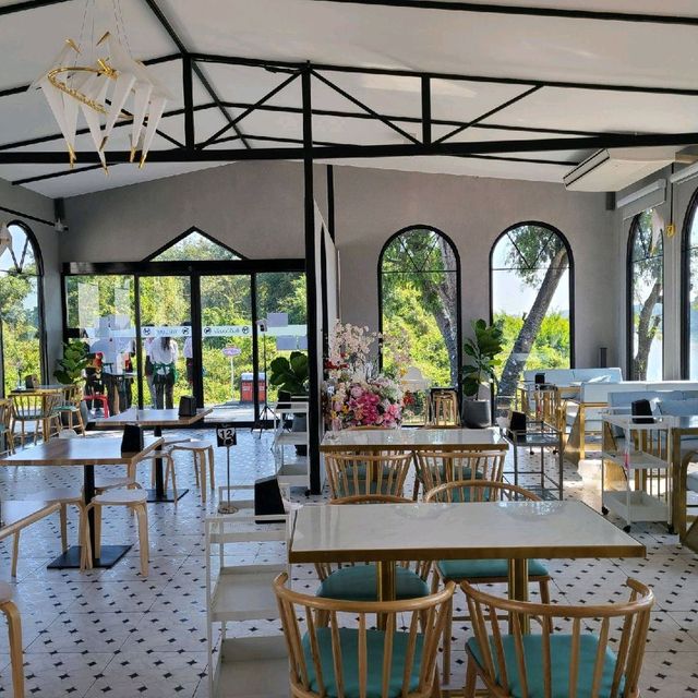 Mongmoon Cafe &restaurant (มองมูล)

มาอีกครั้ง
