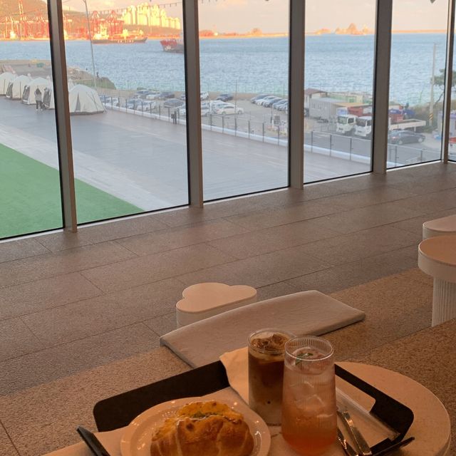 부산에서 가장 크다는 카페 다녀왔어요😎