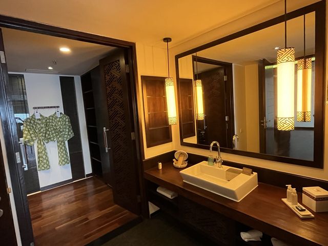 Honeymoon Ocean Front Suite - Samabe Bali