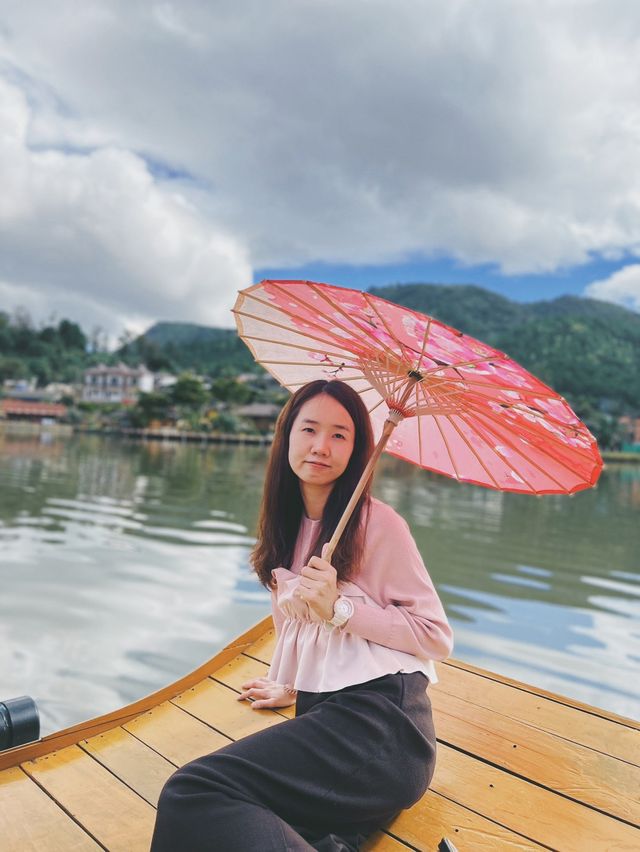   ล่องเรือแบบจีนยูนานที่บ้านรักไทย ต้องมา