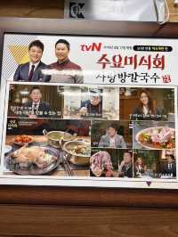 韓国/ソウル【乙支路3街】超ローカル！50年の伝統を持つ鶏丸々1羽とカルグクスが人気のお店🤍