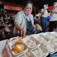 ข้าวเหนียวมะม่วงป้าหลอด กาดหลวงเชียงใหม่ 🥭💛