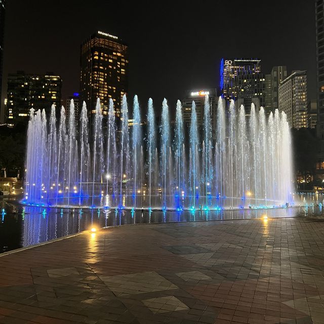 【マレーシア/クアラルンプール】ペトロナスツインタワー&KLCC夜の噴水ショー