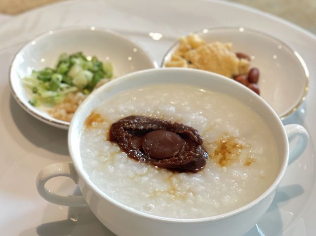 推薦指數滿分⭐️⭐️⭐️⭐️⭐️St. Regis豪華住宿，管家服務💁🏻‍♂️早餐鮑魚粥，其他食物豐富⭐️⭐️⭐️⭐️⭐️