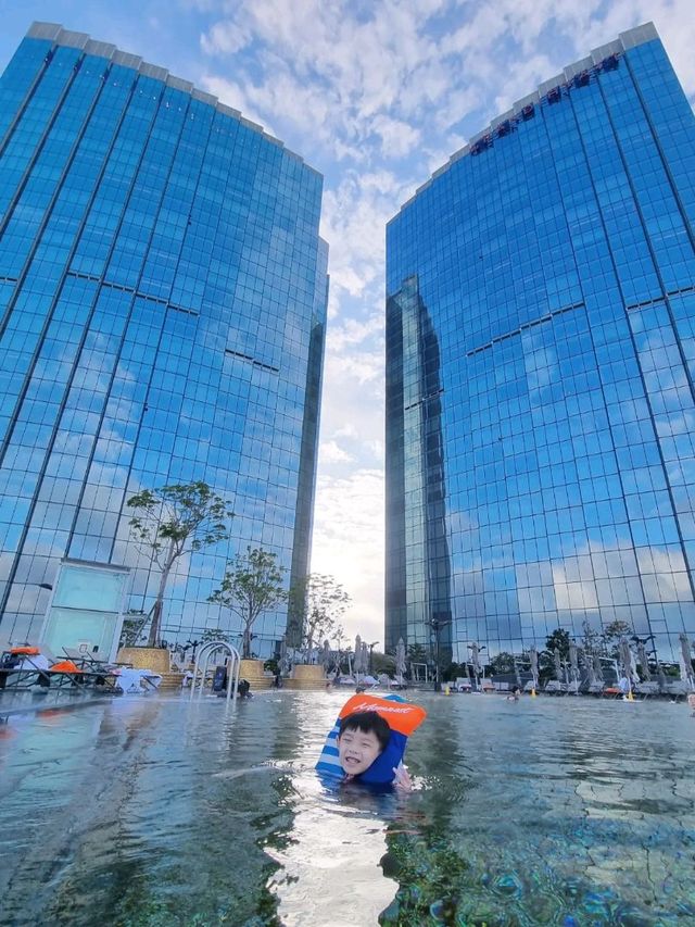 압도적인 뷰의 루프탑 수영장