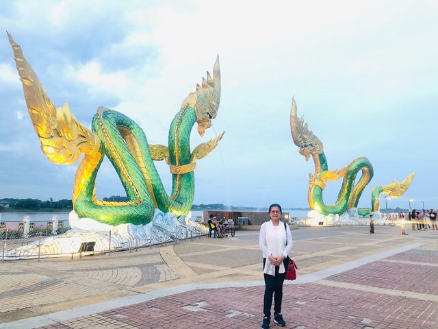 ลานพญานาคคู่ หนองคาย