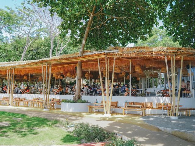 The Oxygen Pattaya คาเฟ่ริมทะเลสไตล์ tropical