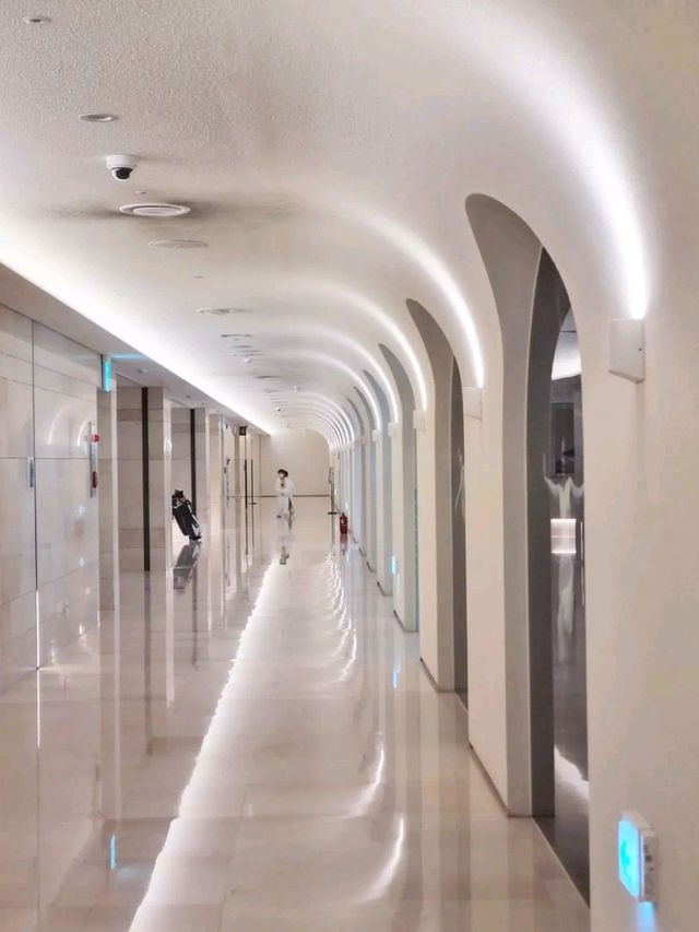 핫한 실내수영장에서 호캉스 즐기기