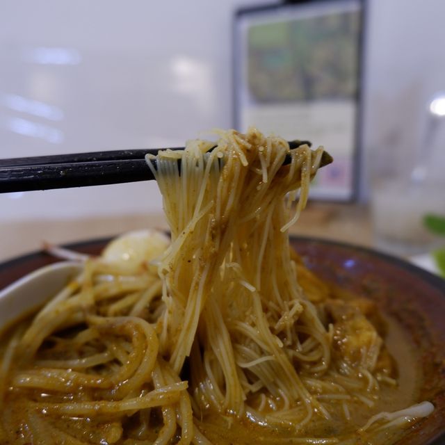 上環隱世食堂，極濃喇沙湯底 