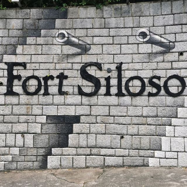 Check out Fort Siloso at Sentosa 