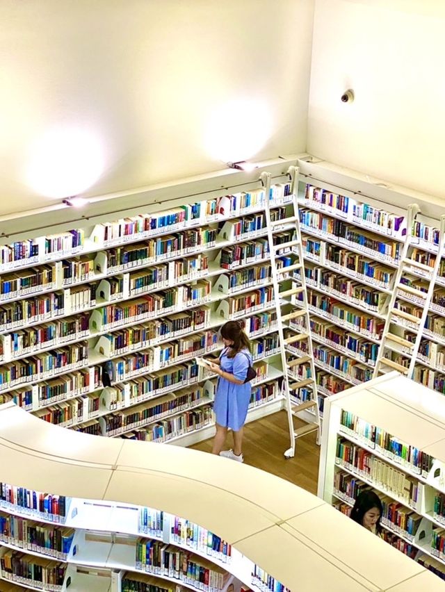 จุดเช็คอินห้ามพลาด @LIBRARY สิงคโปร์📚