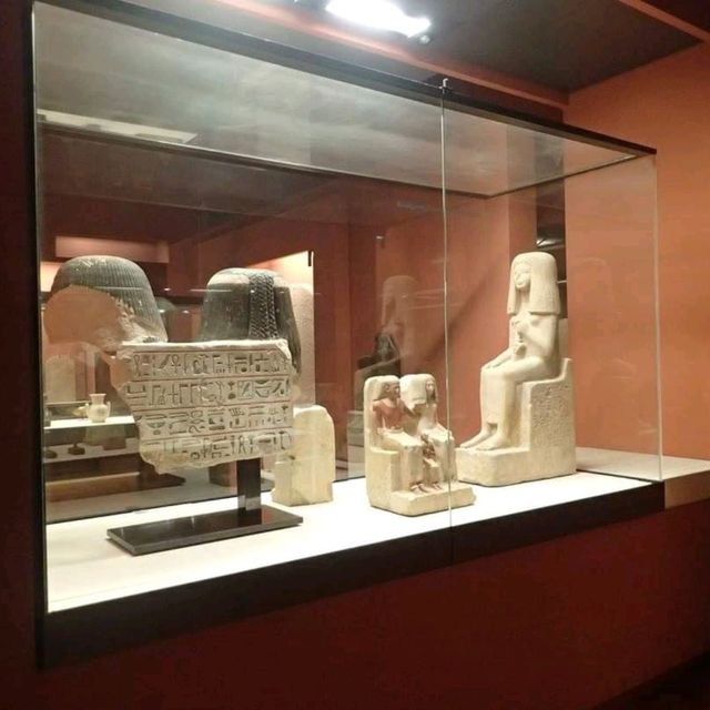 Lourve - The World Most Popular Musuem