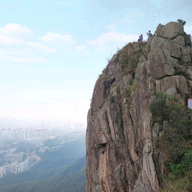 爬上獅子山