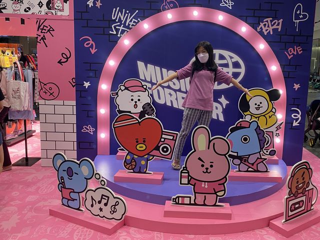 Cute BT21 pop up store 😍! 