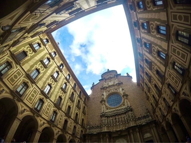 スペイン🇪🇸 女の子の人気の名前1位になったモンセラットをご紹介