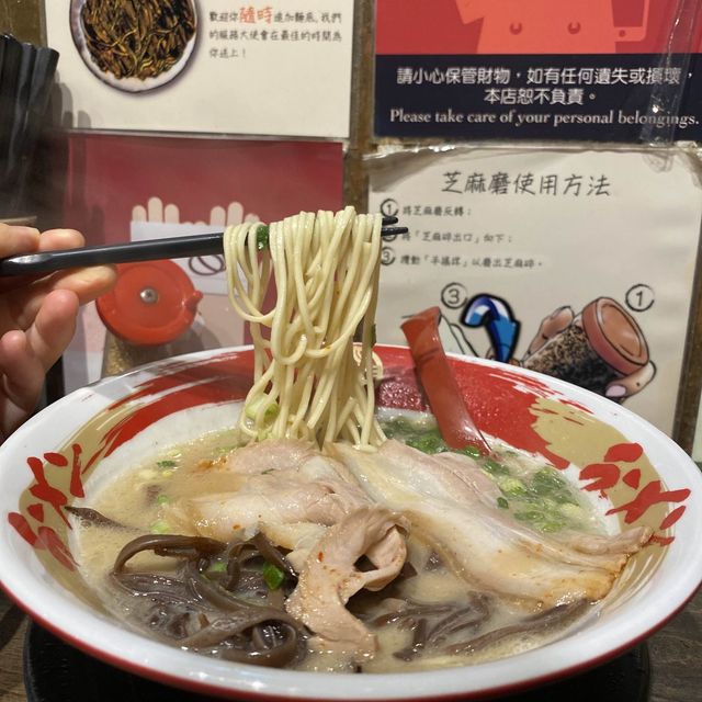 不過不失的豚骨拉麵  