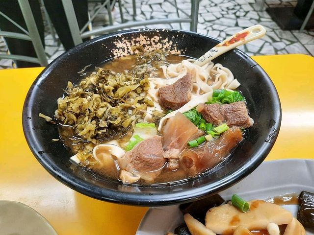 【桃園】龜山美食-中壢周記牛肉麵