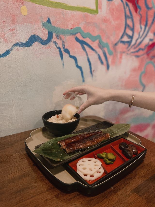 《空 中 花 園 享 用 午 餐》 《空 中 花 園 享 用 午 餐》
