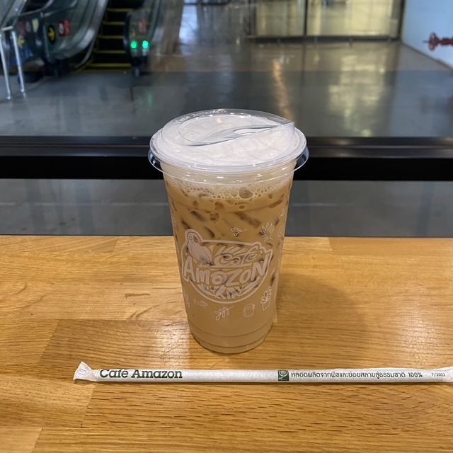 จิบกาแฟก่อนขึ้นเครื่องที่คาเฟ่อเมซอน สนามบินภูเก็ต