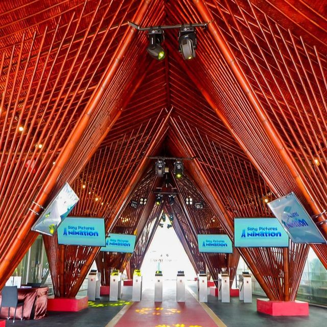 สวนน้ำธีมภาพยนต์ แห่งแรกของโรงที่พัทยา